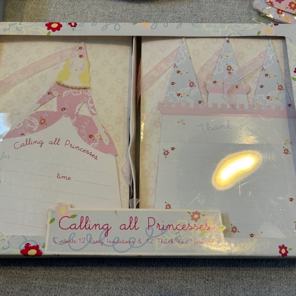 Meri Meri "Calling All Princesses" Cupcakes, Plates, Garland and Invitations - Picture 5 of 10